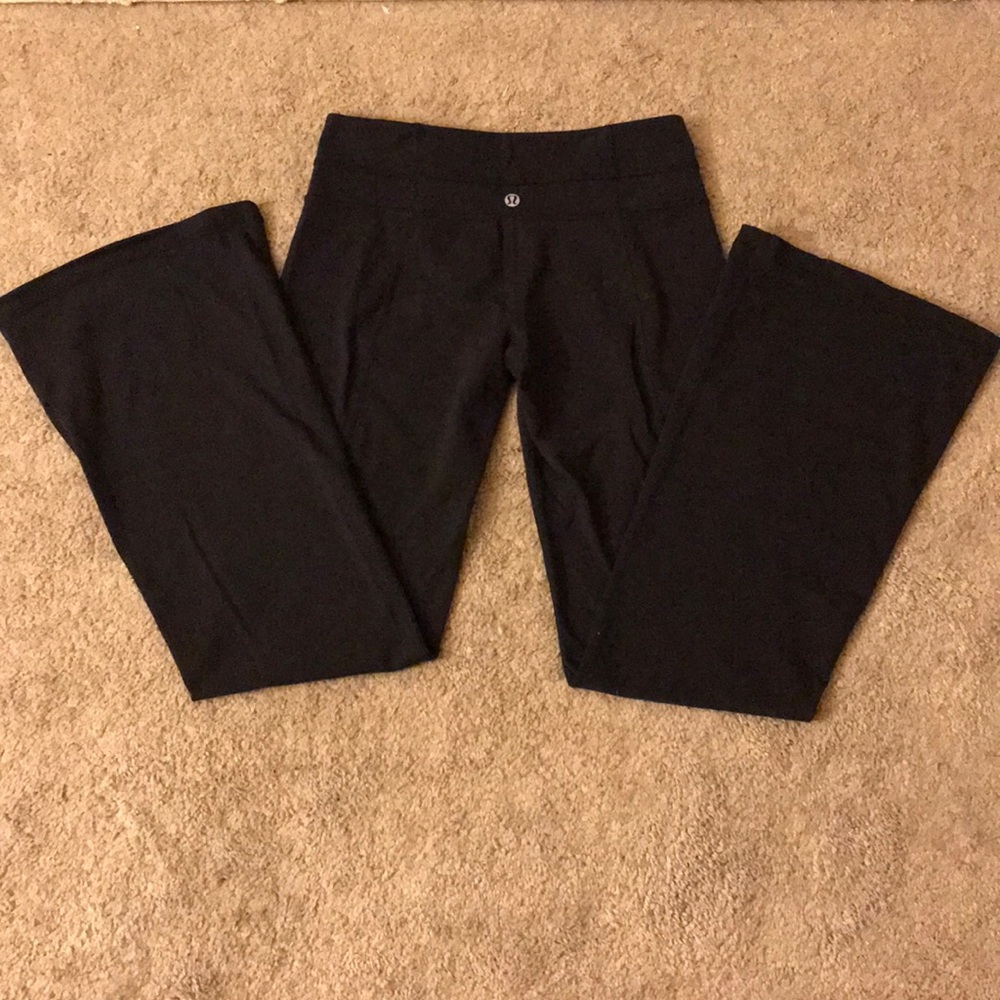 Lulumeon Black flare leggings size 4, length ~29”